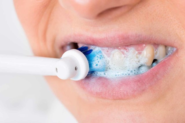 Električne četkice temeljitije čiste zube